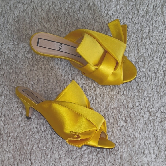No. 21 Shoes - No 21 YELLOW SATIN Kitten Heels Size 7
